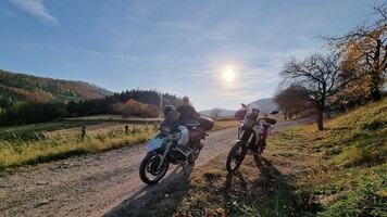 Motov&yacute;let na BMW R1100GS a Yamaha Tenere 700
